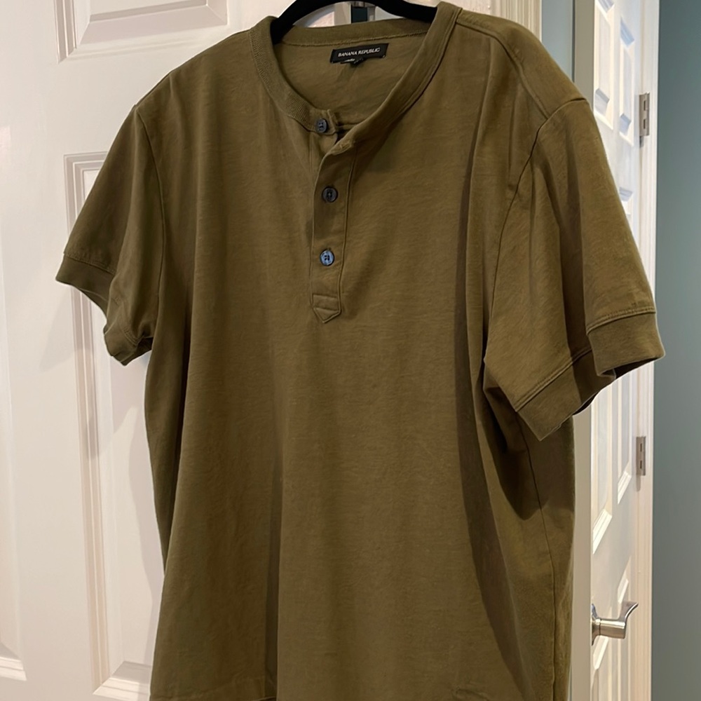 Banana Republic size Large shirt. Great condition.